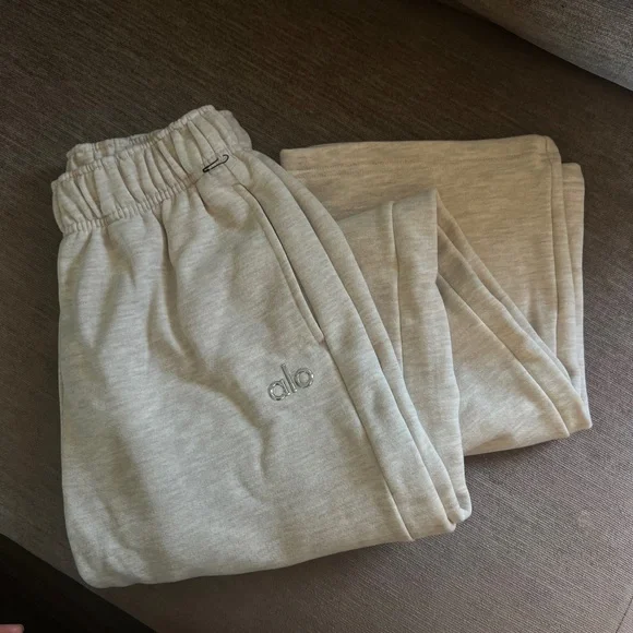 Cream Sweatpants - Picture 3 of 4